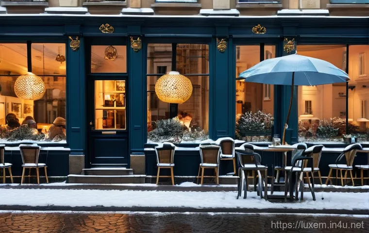 룩셈부르크에서 눈 오는 시기 - **January's Serene Castle:** A majestic, medieval castle in the Ardennes region of Luxembourg (e.g.,... 룩셈부르크에서 눈 오는 시기 - **January's Serene Castle:** A majestic, medieval castle in the Ardennes region of Luxembourg (e.g.,...